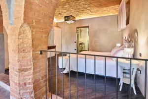 A bed or beds in a room at Borgo San Giusto
