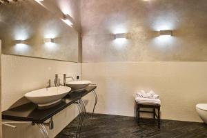 A bathroom at Borgo San Giusto