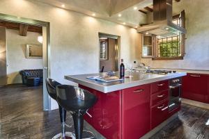 A kitchen or kitchenette at Borgo San Giusto