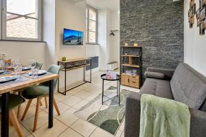 a living room with a couch and a table at Ô 14 juillet Proche quartier historique, hyper centre in Nevers