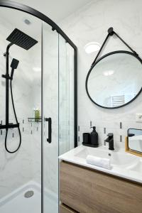 a bathroom with a shower and a sink and a mirror at Ô 14 juillet Proche quartier historique, hyper centre in Nevers
