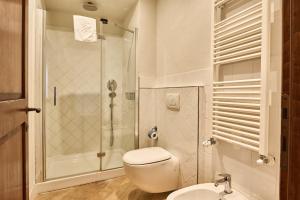 A bathroom at Borgo San Giusto