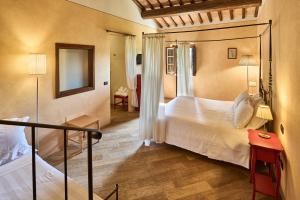 A bed or beds in a room at Borgo San Giusto