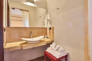 A bathroom at Borgo San Giusto