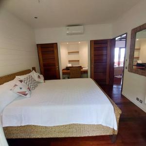 Letto o letti in una camera di 180 Degree Stunning Ocean Views in Entirely Equipped Villa!
