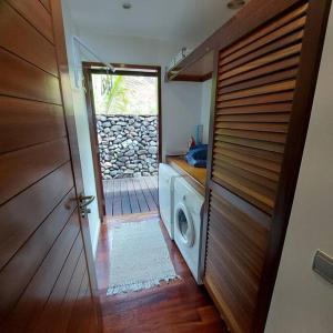 Foto dalla galleria di 180 Degree Stunning Ocean Views in Entirely Equipped Villa! a Papetoai