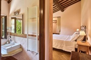 A bathroom at Borgo San Giusto