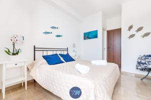 Postel nebo postele na pokoji v ubytování Affittacamere Arbasia De Ma, Terre Marine