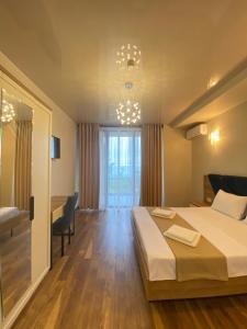 Postel nebo postele na pokoji v ubytování Hotel Leonardo