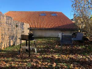 a house with a table and two chairs in the yard at Duplex Campagne in Tocane-Saint-Apre