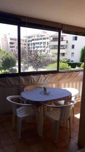 Zdjęcie z galerii obiektu T2 aux portes du vieux Fréjus et 5 mn de la plage w Fréjus