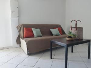 Gallery image of Maisonnette drômoise in Châteauneuf-sur-Isère +1 photo