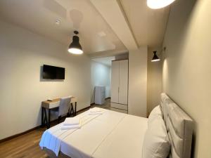 Postel nebo postele na pokoji v ubytování Hotel Leonardo