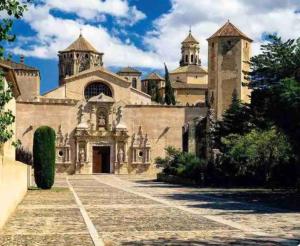 a large stone building with a gate and turrets at El secret de la LLegenda El Cavaller in Vilavert