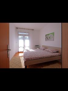 a bedroom with a bed and a window at Penthouse Stella in Pula