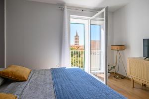 Postel nebo postele na pokoji v ubytování Vera Apartments with Sea view and Old town view