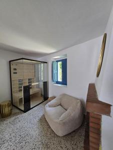 A television and/or entertainment centre at Terra Muronis Hotel Diffuso