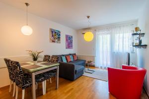 a living room with a table and a couch at Flexible SelfCheckIns 85 - Zagreb - Loggia - New in Zagreb