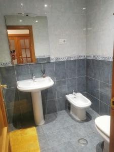 Ένα μπάνιο στο Apartamento 50 m playa preciosa +12 φωτογραφίες