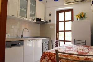 Dapur atau dapur kecil di Bayview villa