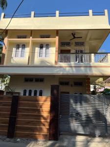 Galeriebild der Unterkunft Riverside Palm Condo with AC near Kamakhya Temple in Guwahati