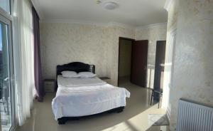 Una cama o camas en una habitación de Inn David