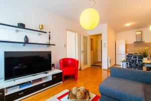 TV a/nebo společenská místnost v ubytování Flexible SelfCheckIns 85 - Zagreb - Loggia - New