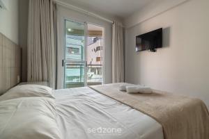 En eller flere senge i et værelse på RFO - Apartamentos a poucos passos da Praia de Bombinhas