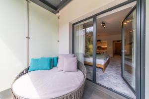 Postel nebo postele na pokoji v ubytování Luxusní apartmány Domovjanka - VELKÁ STOLOVÁ a MALÁ STOLOVÁ + 30 fotografií