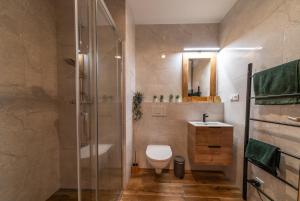 Koupelna v ubytování Luxusní apartmány Domovjanka - VELKÁ STOLOVÁ a MALÁ STOLOVÁ