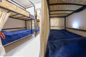 Voodi või voodid majutusasutuse Armena Hostel toas