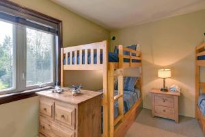 a bedroom with two bunk beds and a window at Tremblant Classic Chalet La Bête Golf Course in Mont-Tremblant +60 photos