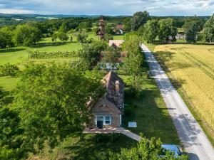 an aerial view of a small house in a field at Stüble Loft in Somogyhárságy