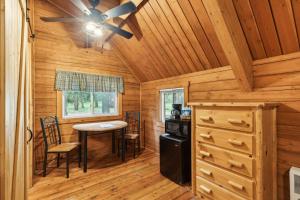 a kitchen with a ceiling fan and a table in a cabin at Lost Horse Lodge King Cabin 12 in Darby