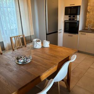 Kuchyň nebo kuchyňský kout v ubytování Maison O Poseidi + 20 fotografií