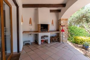 a living room with a fireplace in a house at La Isla in Sa-Riera