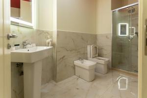 Alko Hotel Shkoder的一间浴室