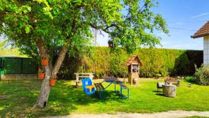 Taman di luar Takovski konak