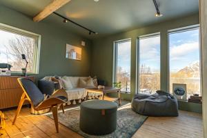 Χώρος καθιστικού στο Oceanfront Cabin +20 φωτογραφίες