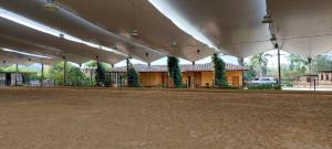 an empty arena with a building in the background at Hotel Campestre Ronda Ecuestre Rionegro in La Ceja