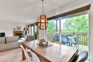Posezení v ubytování Haut-Bois by Rendez-Vous Mont-Tremblant