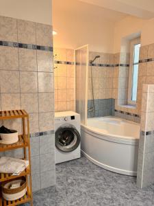 Koupelna v ubytování Hřensko 27 Apartmány