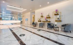 Bazén v ubytování Beach Hotel Orbi City nebo v jeho okolí