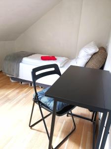Postel nebo postele na pokoji v ubytování Privat Zimmer in Zwei-Zimmer-Wohnung als 2er WG