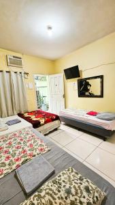 En eller flere senge i et værelse på Pousada Cantinho da Família + 61 billeder