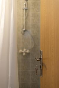 A bathroom at Lovely 1BD Flat near the Sea Garden by Flat Mаnаger Még 37 kép