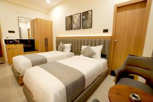Postel nebo postele na pokoji v ubytování Oak Business Hotel