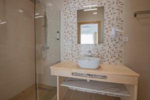 Phòng tắm tại Villa Harbour Rooms & Apartments