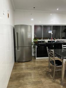 Kuchyň nebo kuchyňský kout v ubytování Hostel Amarelinho