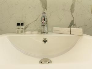 Alko Hotel Shkoder的一间浴室